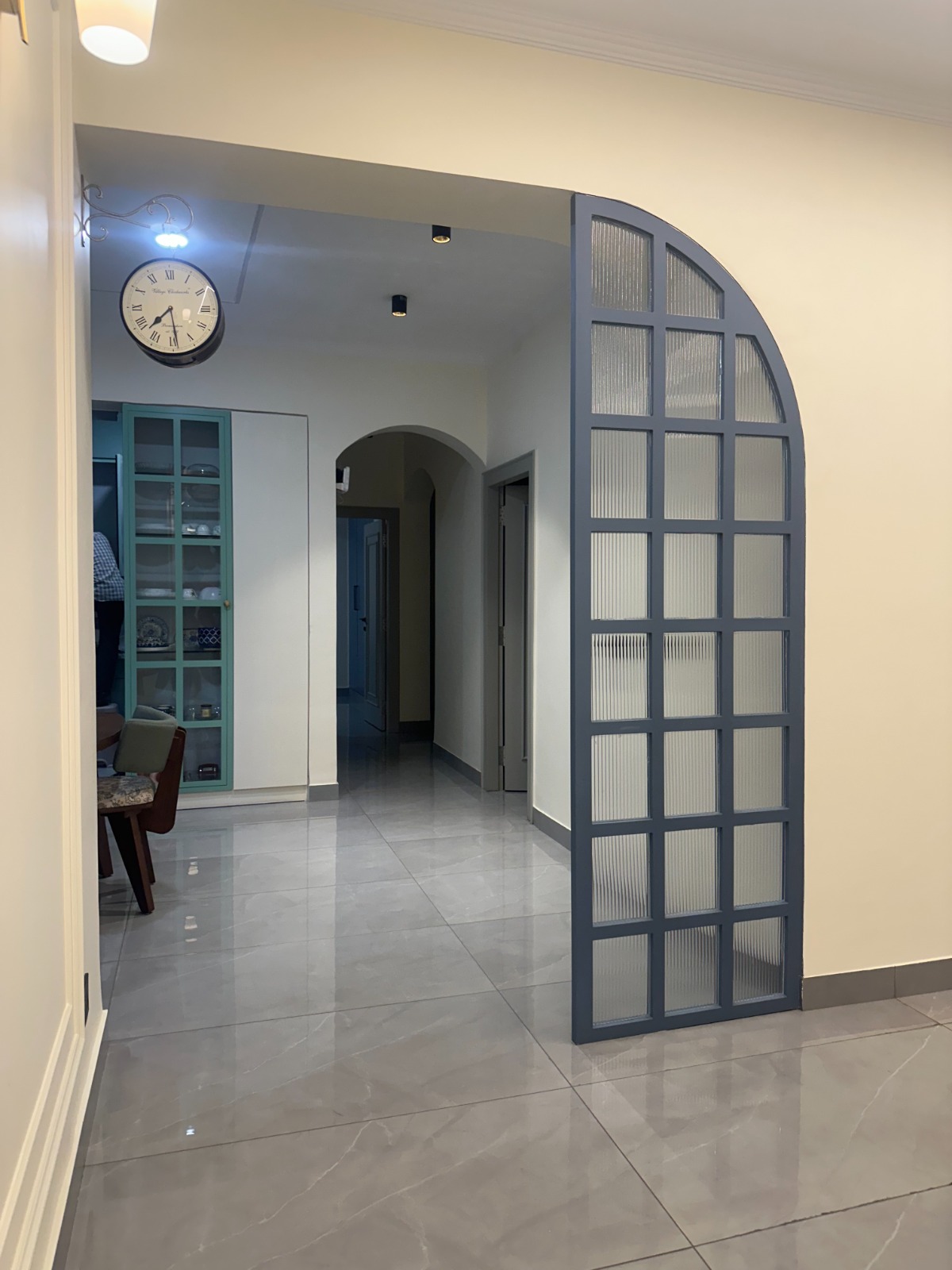 Arched Foyer Passage